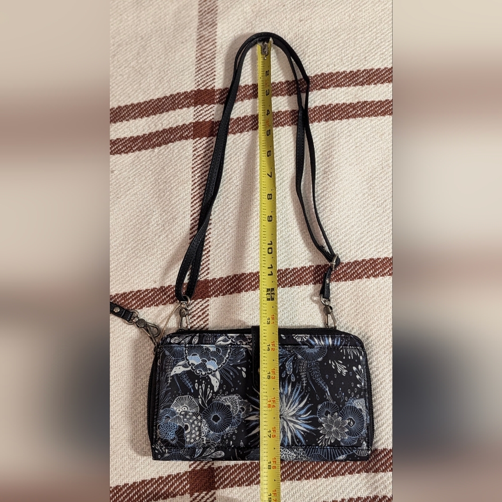 NWOT wristlet with cross body detachable strap - Picture 12 of 14